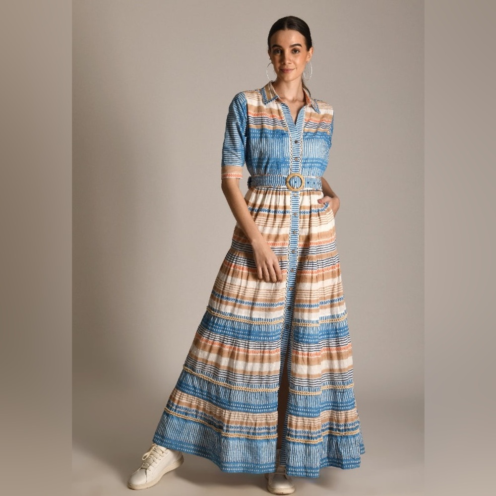 FAVIA - Tiered maxi dress with collar